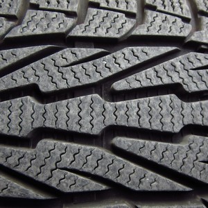 winter-tires-1011442_640