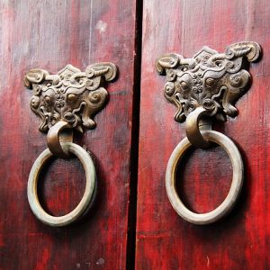 wood-door-1711004_640