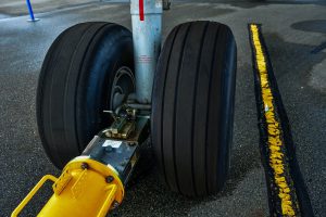 plane-tire-4688966_1280